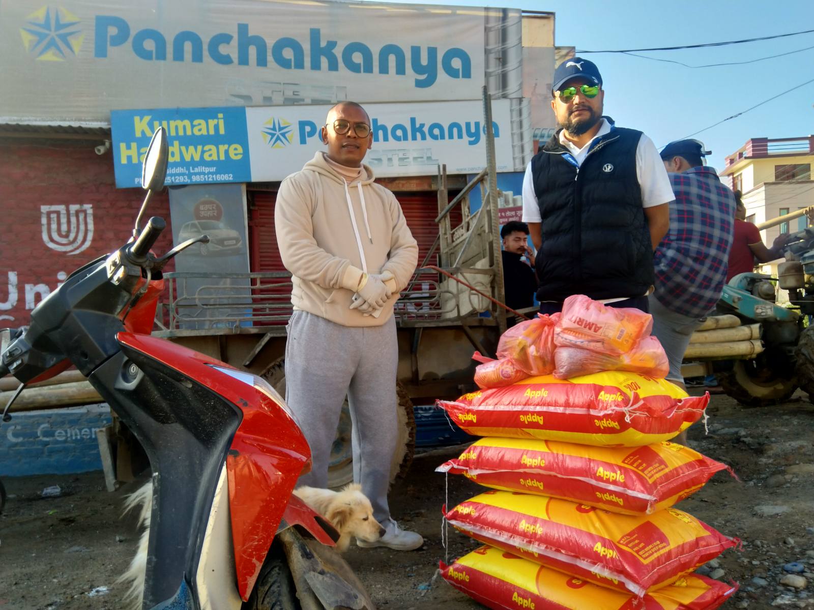 पञ्चकन्या स्टिलका उपत्यकाका डिलरहरूद्वारा मजदुरलाई खाद्यान्न वितरण