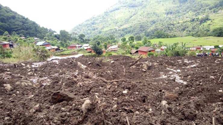 लगातार वर्षाका कारण पहिरोले लमजुङमा १८ घर पुरिए