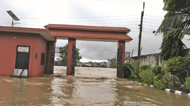 जोखिममा नदी किनारका होटल