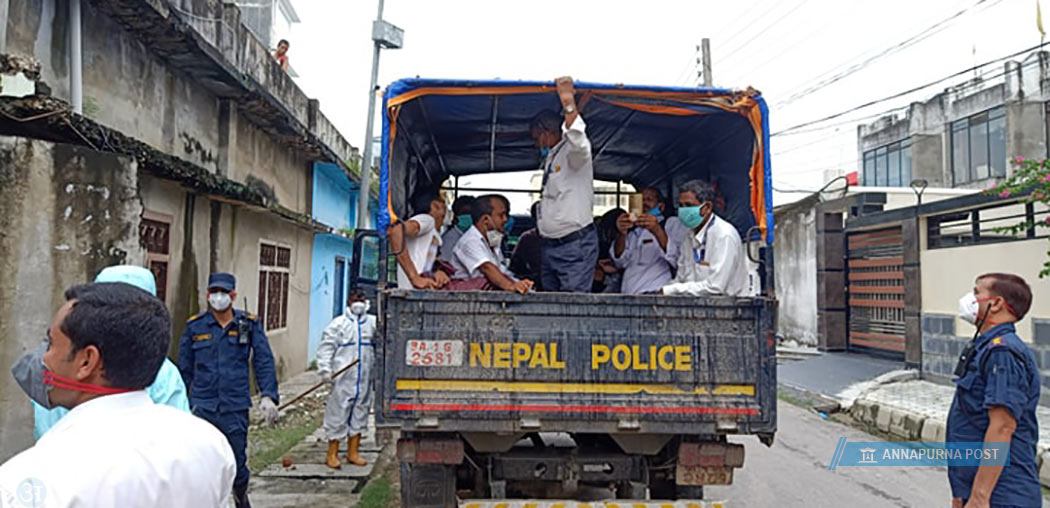 कोरोना महामारीमा काम गर्न नमान्ने २५ स्वास्थ्यकर्मी पक्राउ