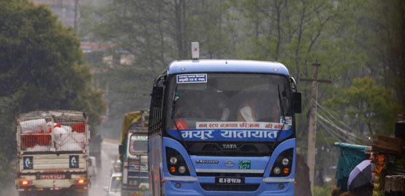मयूर यातायातले समितिको सिन्डिकेट तोड्दै   काठमाडौंमा दिन थाल्यो सेवा