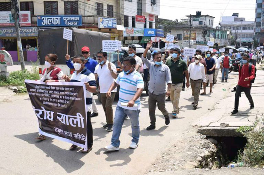 हाम्रो व्यापारको स्रोत भनेकै बैंकहरू हुन्, बैंकहरूले नै धोका दिन थालेपछि कसरी काम गर्ने भन्दै व्यवसायी आन्दोलित