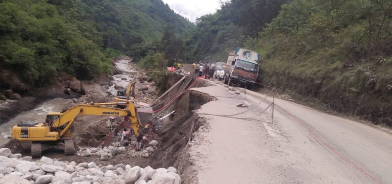 छब्बीस दिनदेखि अवरुद्ध अरनिको राजमार्गमा यातायात सञ्चालन