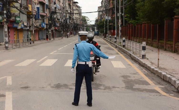 कर्मचारी नै प्रहरीको ‘होल्डिङ’ परेपछि आज उपत्यकाका बैंक बन्द