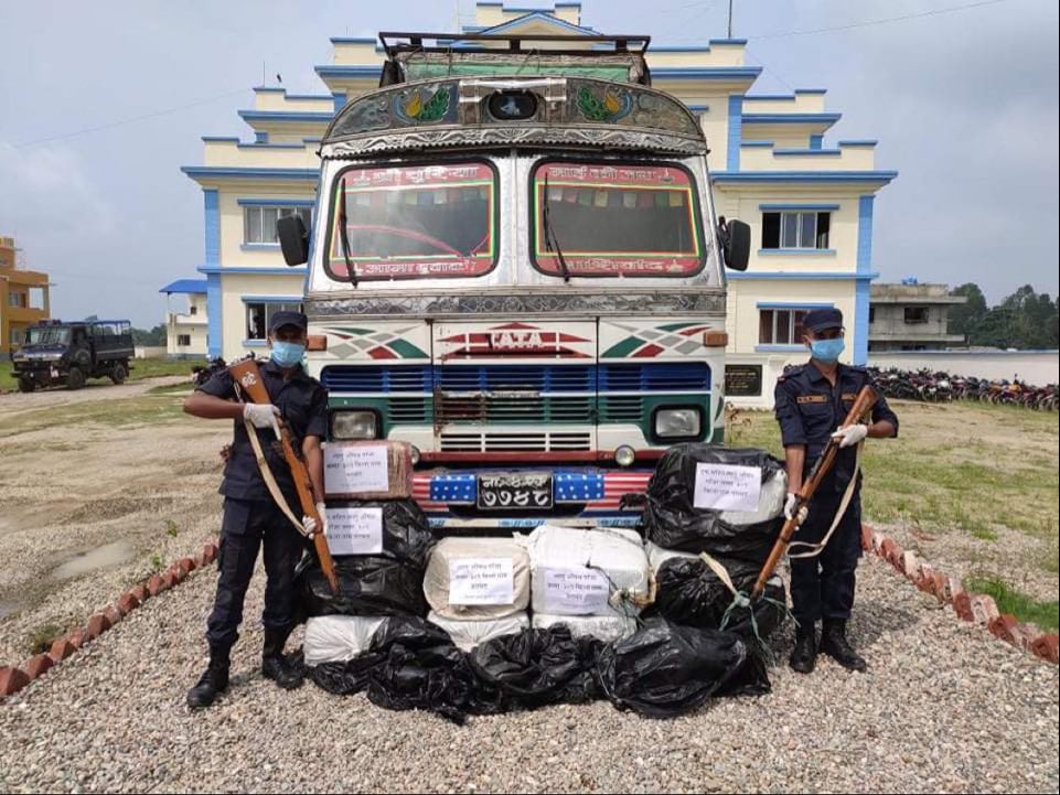 भारततर्फ लगिँदै गरेको ३०९ किलो गाँजासहितको ट्रक प्रहरीको नियन्त्रणमा