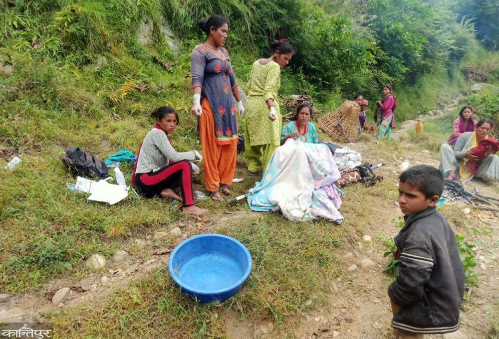 स्वास्थ्यचौकी टाढा हुँदा बाटोमै सुत्केरी