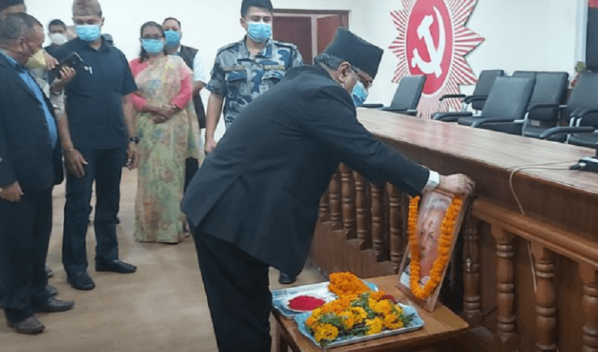 अध्यक्ष प्रचण्डद्वारा बोगटीप्रति श्रद्धाञ्जलि अर्पण