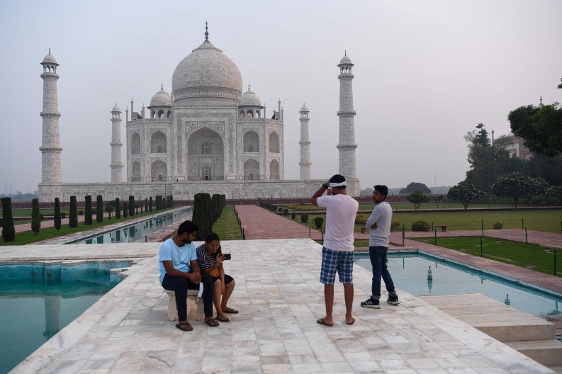 भारतमा ताजमहल र केही विद्यालयहरु खुल्यो