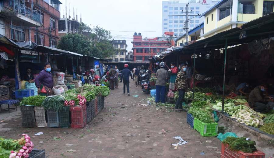 अनुगमन टोली पुगेपछि पसलै छोडेर भागे व्यापारी