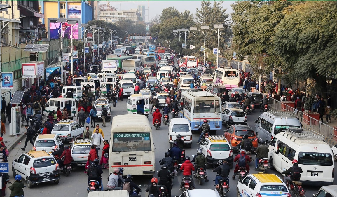 सार्वजनिक यातायातमा ५० प्रतिशत भाडा बढी लिने निर्णयका कारण यात्रुको संख्या न्युन