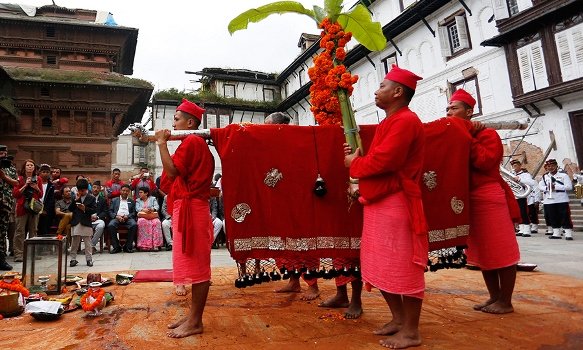 आज नवरात्रको सातौँ दिनः दसैँघरमा फूलपाती भित्र्याइँदै