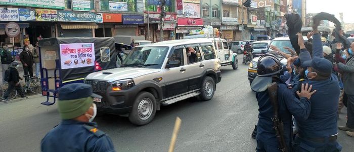 गृहजिल्लामा अर्थमन्त्री विष्णु पौडेललाई कालो झण्डा