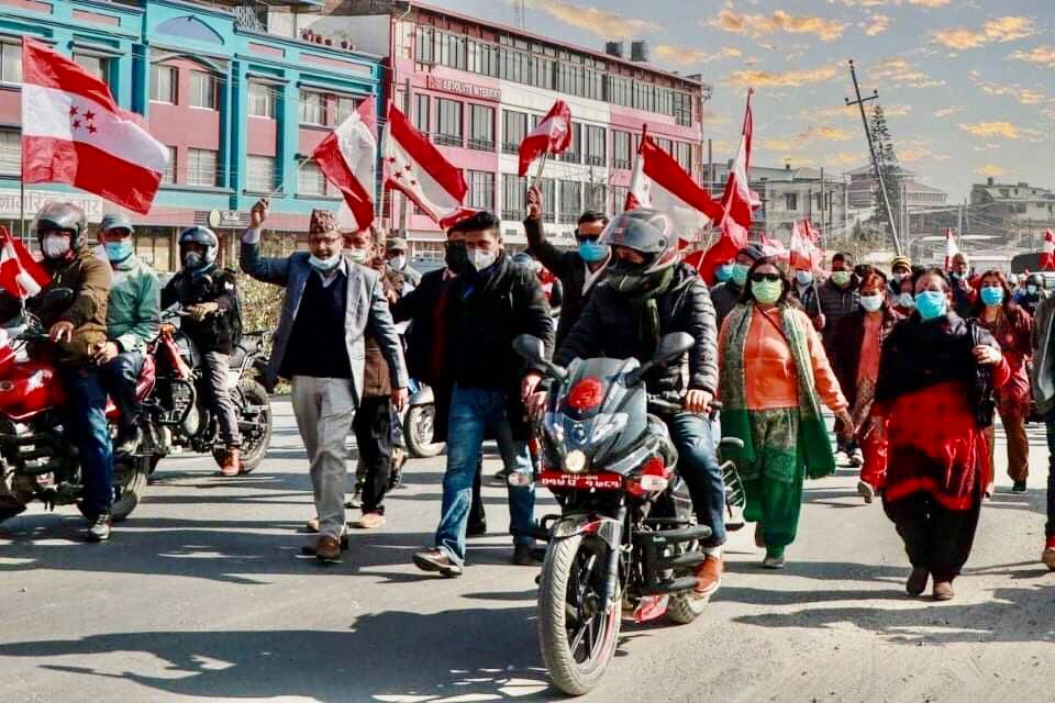 न्यौपानेको नेतृत्वमा विशाल कार्यकर्ता सडकमा