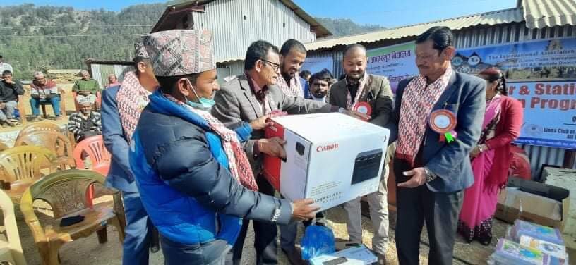 जनचेतना आधारभुत विद्यालयलाई प्रविधि, खेल एवम् शैक्षिक सामाग्री हस्ताण्तरण