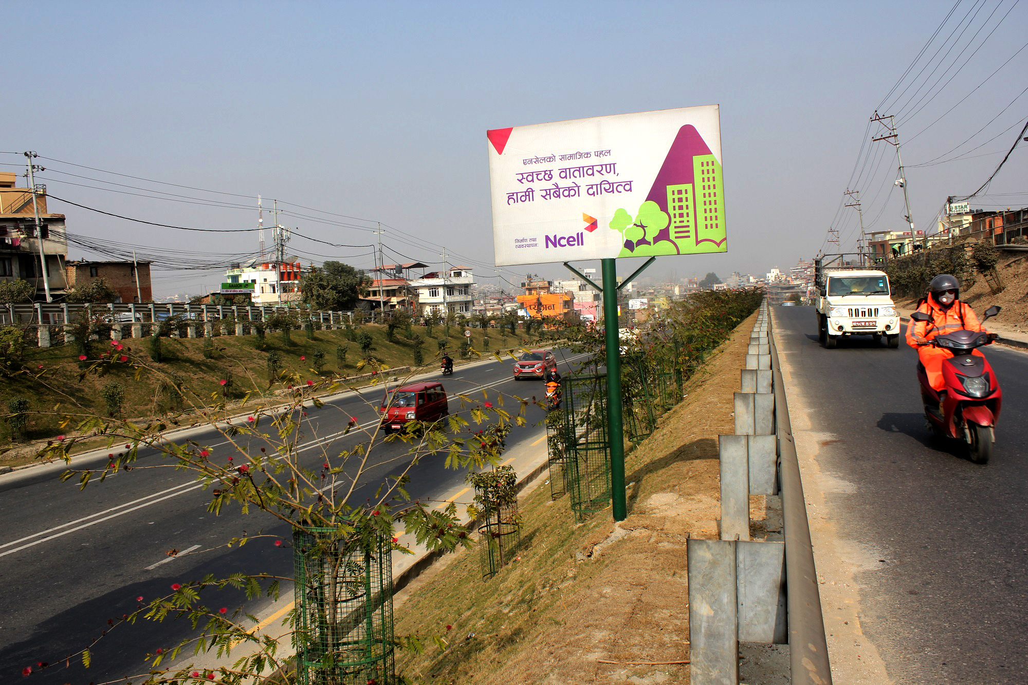 एनसेलले रिङ रोडको १०.२ किलोमिटर सडकखण्डमा हरियाली निर्माण तथा संरक्षण गर्दै