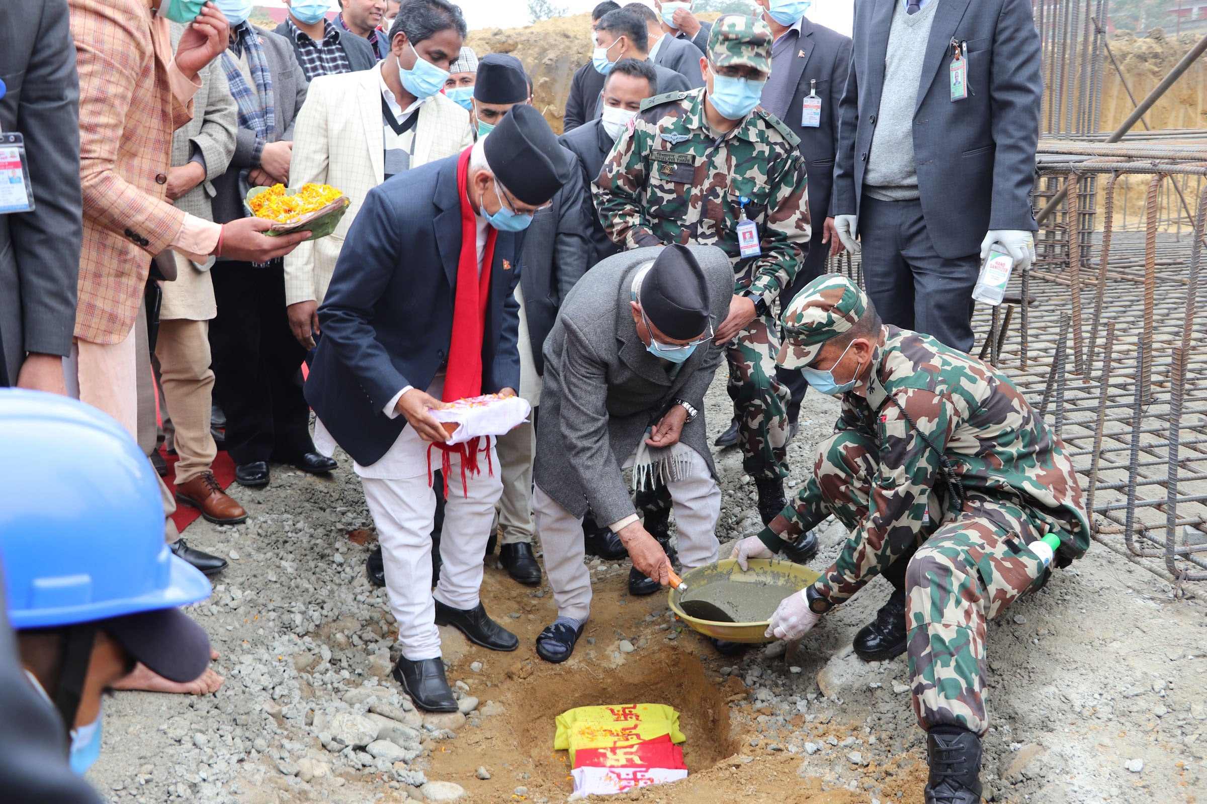 प्रधानमन्त्री ओलीद्वारा सिटीहलको शिलान्यास, मेयर दाहालद्वारा बहिस्कार