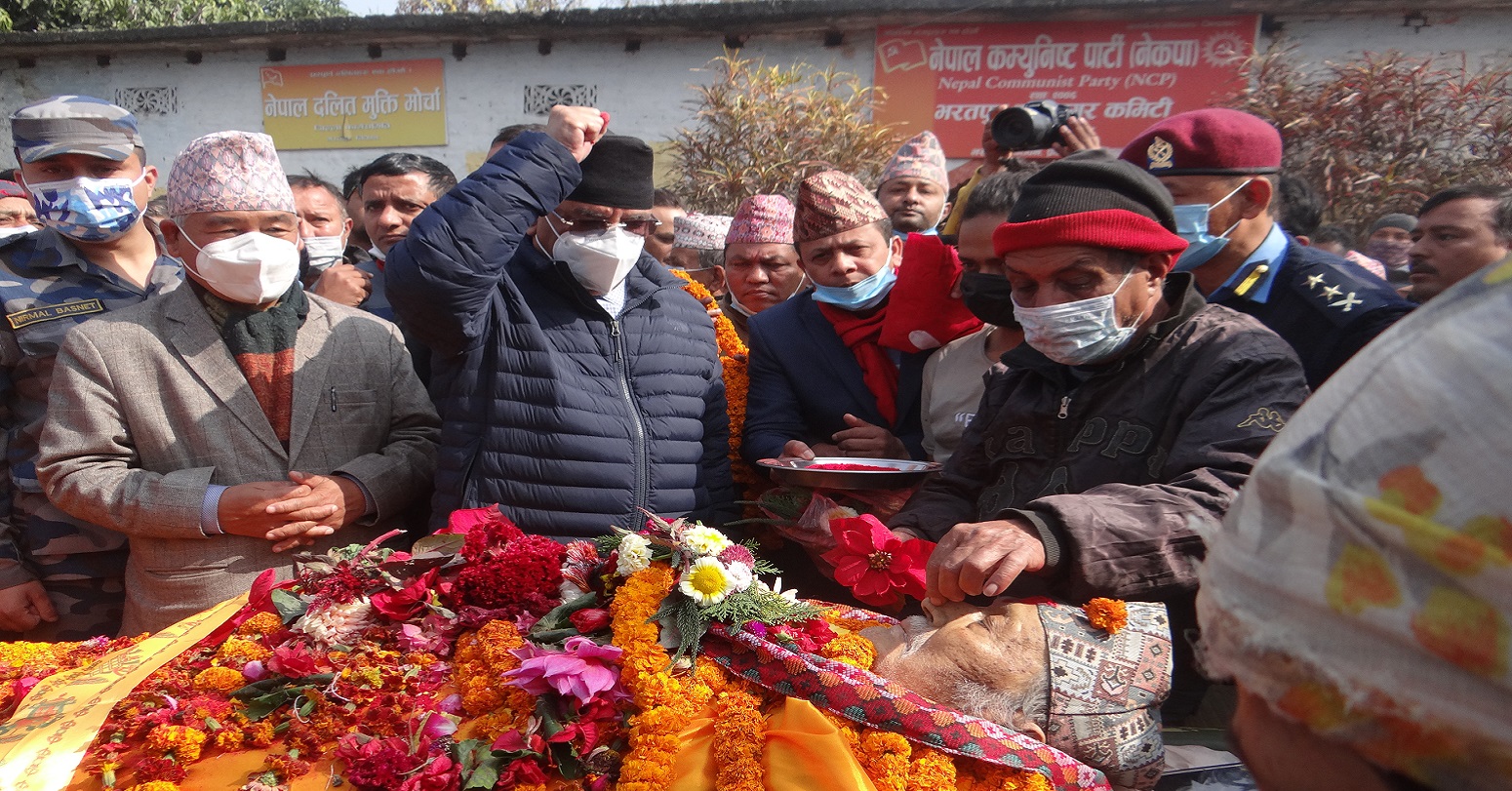 प्रचण्डले चितवन पुगेर राजनीतिक गुरु काजी बालाई दिए श्रद्धाञ्जली