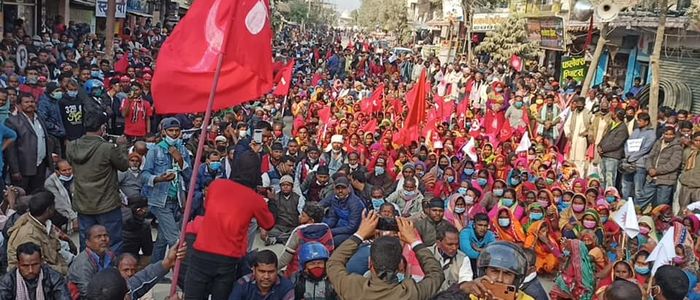 प्रचण्ड–माधव पक्षले विराटनगरमा शक्ति प्रदर्शन गर्दै