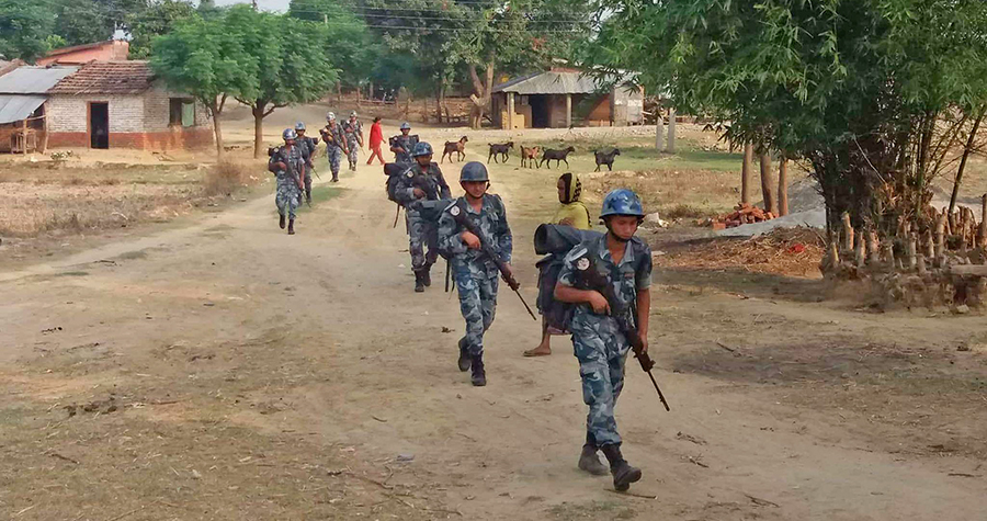 भारतीय बालुवा तस्करद्वारा सशस्त्र प्रहरीमाथि आक्रमण