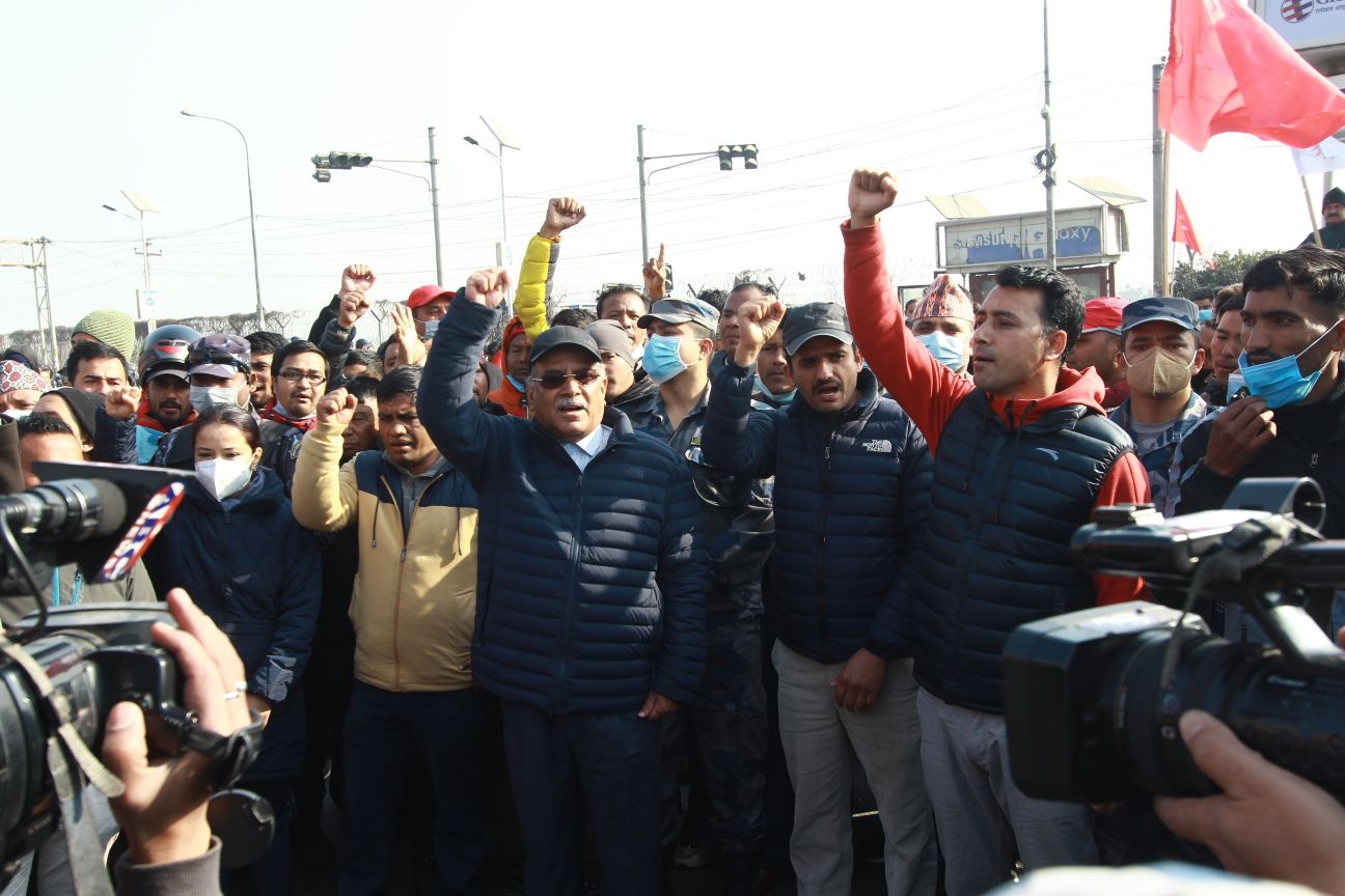 हड्तालमा उत्रिएकाहरू प्रहरी नियन्त्रणमा