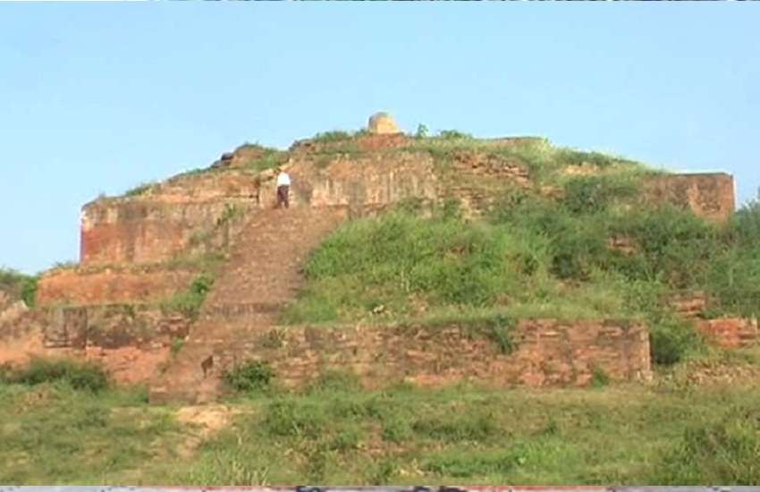 अनौठो मन्दिर : रगत चढाएपछि मात्रै मिल्छ प्रवेश, हुँदैन भगवानको पूजा !