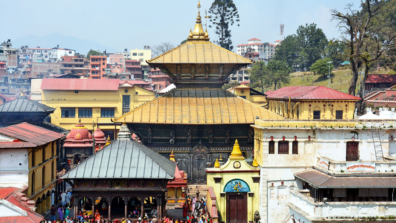 महाशिवरात्रिका अवसरमा  पशुपतिनाथमा साढे २ लाख दर्शनार्थीले गरे दर्शन