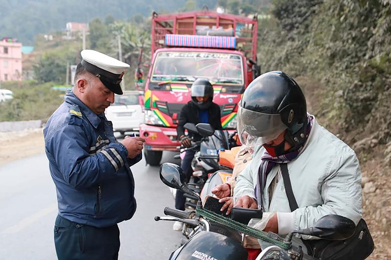 फागु पर्वमा नियम विपरीत गाडी चलाउने २ हजार जनाभन्दा धेरै चालक कारवाहीमा