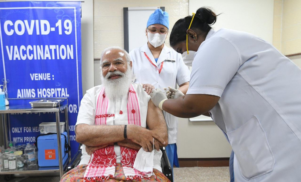 भारतीय प्रधानमन्त्री मोदीले लगाए कोरोनाविरुद्धको खोप