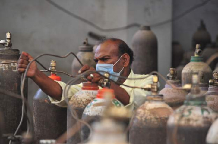 चाँगुनारायण अस्पताललाई १० थान अक्सिजन सिलिण्डर सहयोग