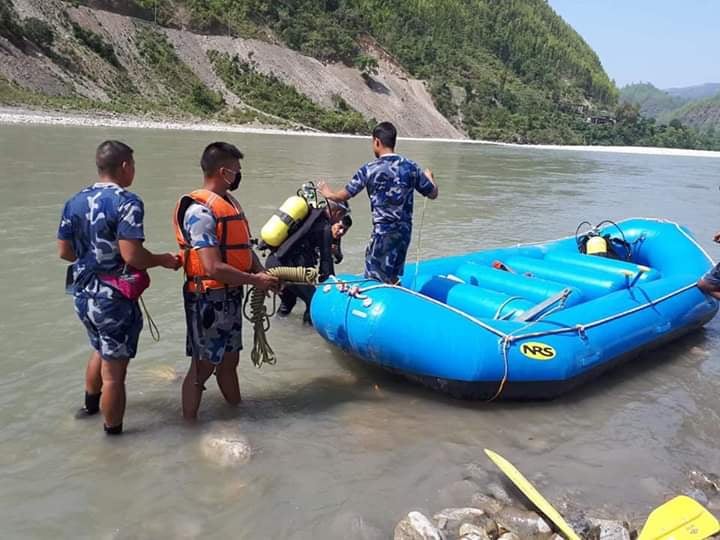 कर्णाली नदीमा डुंगा दुर्घटना, तीनमध्ये एक महिलाको शव भेटियो