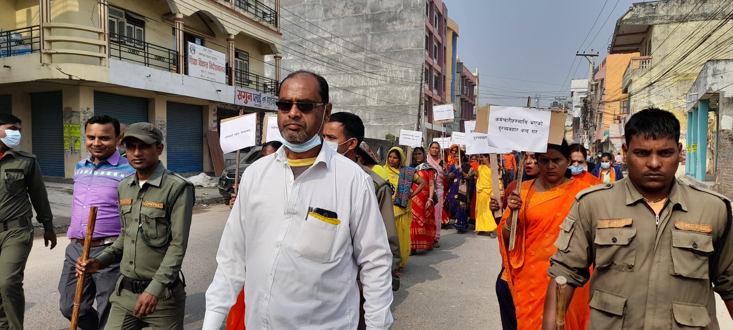 वडाध्यक्षले दुर्व्यवहार गरेको भन्दै जनकपुरधामका कर्मचारी आन्दोलित