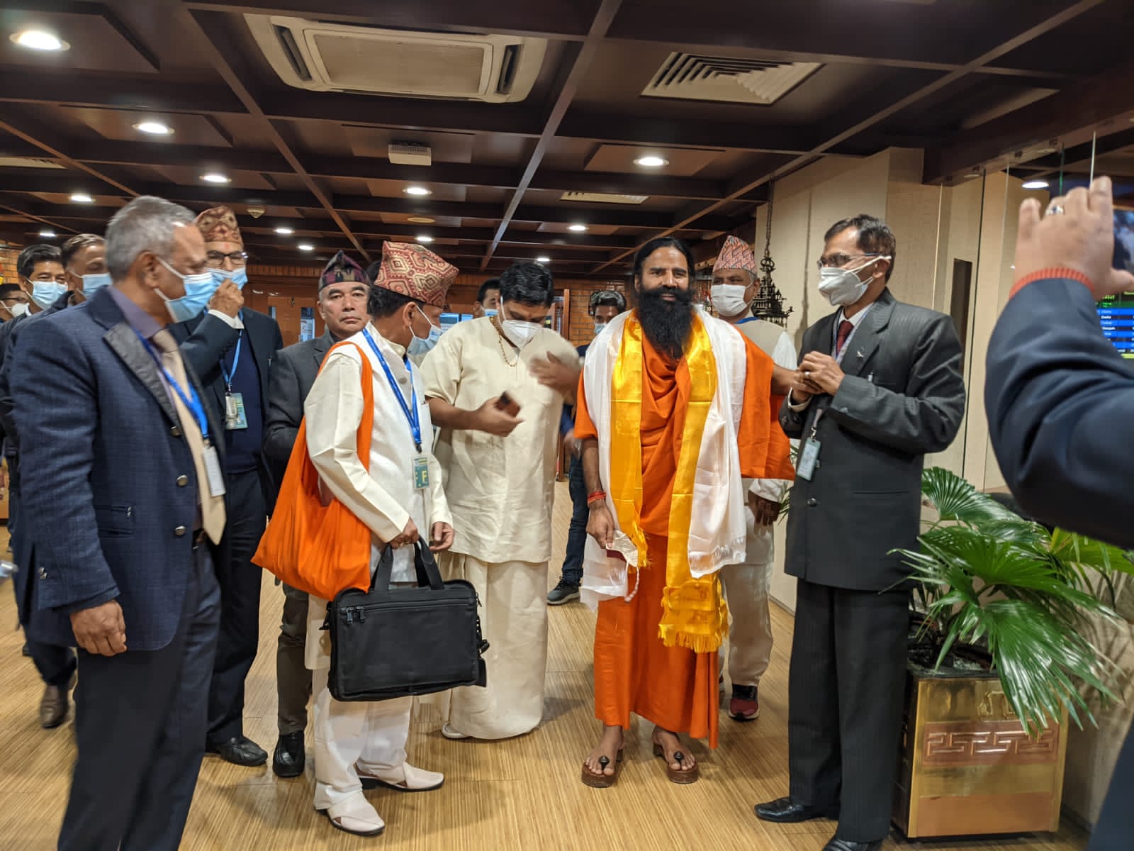 भारतीय योगगुरु रामदेव काठमाडौंमा, दुई वटा धार्मिक नेपाली च्यानलको शुभारम्भ गर्दै