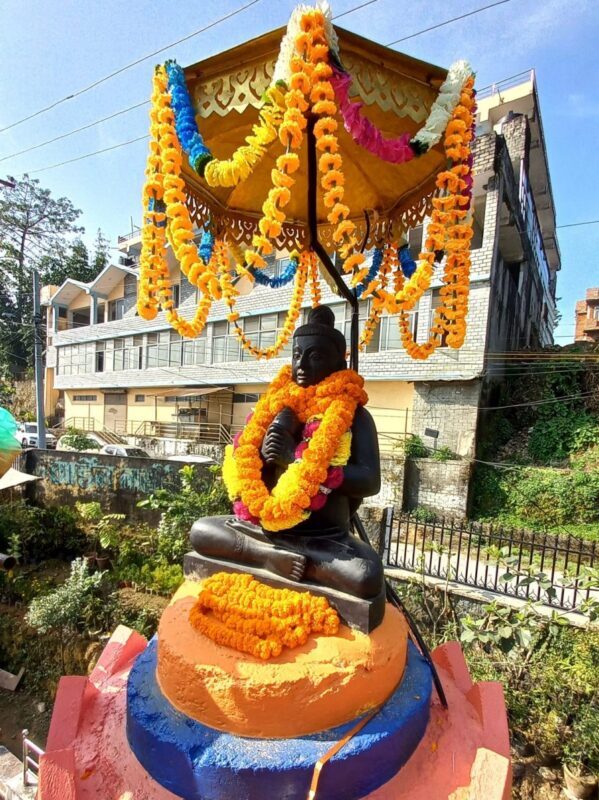 पोखरामा राष्ट्रिय विभूति शङ्खधर साख्वाःको शालिक अनावरण