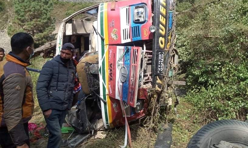 बस दुर्घटना हुँदा ११ जना को मृत्यु