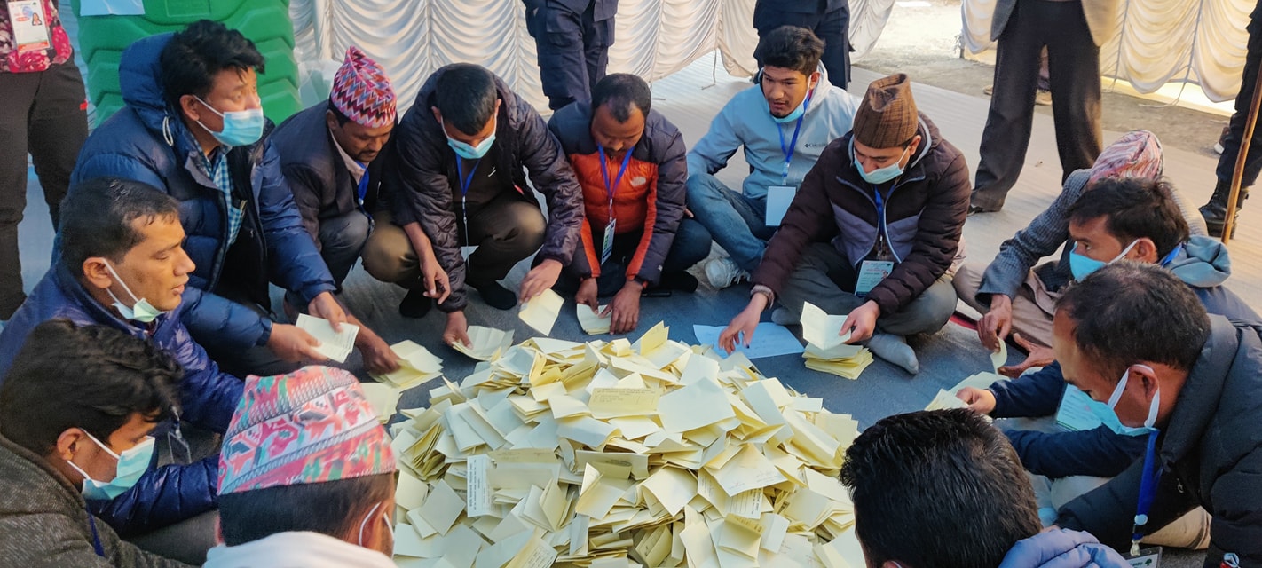 कांग्रेसका बाँकी पाँच सहमहामन्त्रीको मतगणना सुरु, खस/आर्यमा राठाैरकाे अग्रता