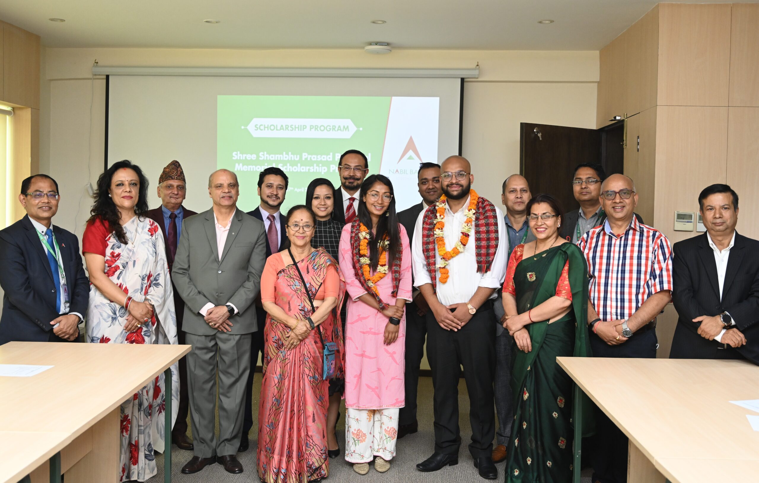 नबिल बैंकद्वारा कर्मचारी परिवारलाई शम्भु प्रसाद पौड्याल स्मृति छात्रवृत्ति हस्तान्तरण