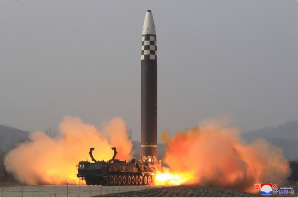 उत्तर कोरियाद्वारा ब्यालेस्टिक मिसाइल प्रक्षेपण