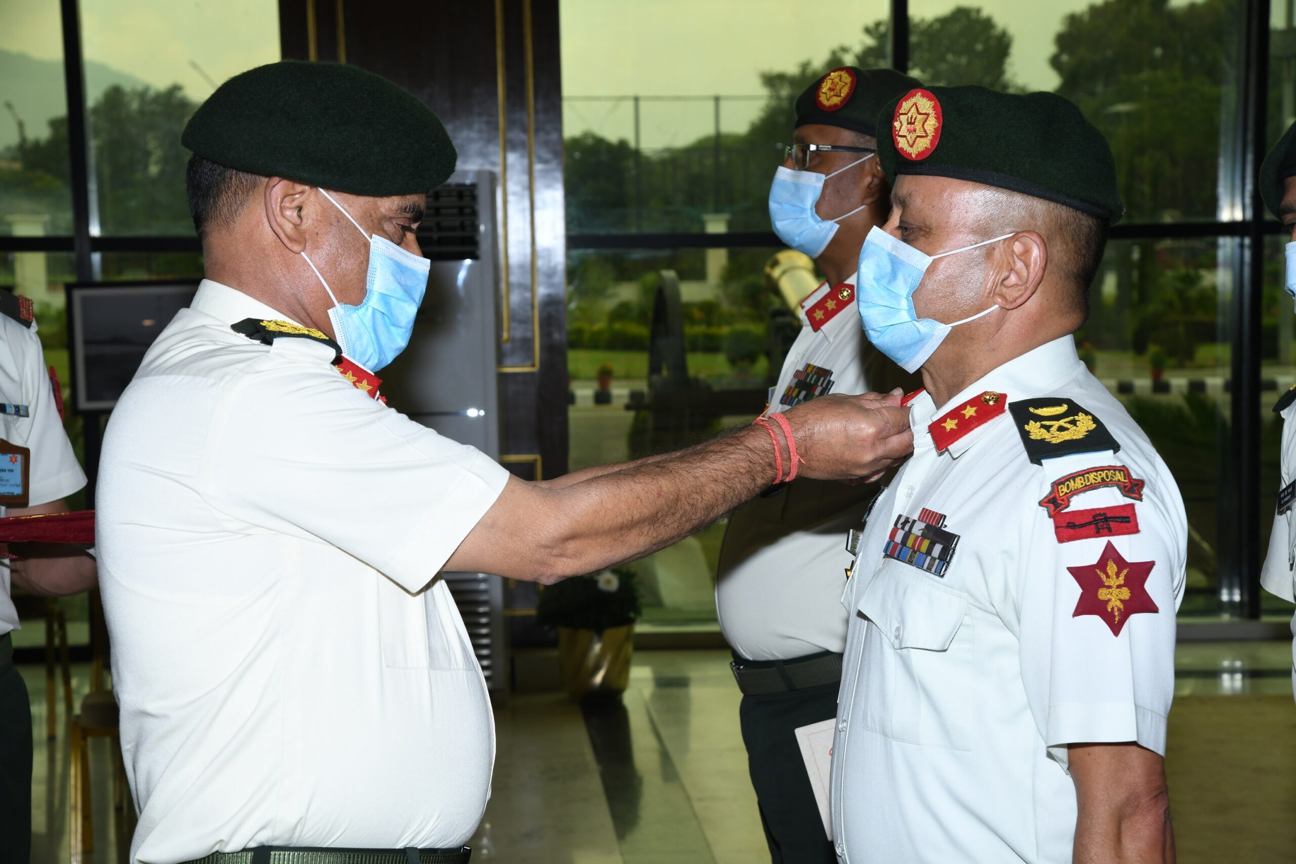 पदोन्नति भएका उपरथी त्रयलाई दर्ज्यानी चिह्न