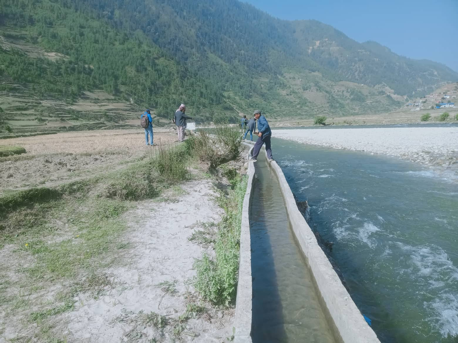 बाढीले बगाएको १६ हेक्टर मार्सीधान फल्ने खेतको कुलो निर्माण