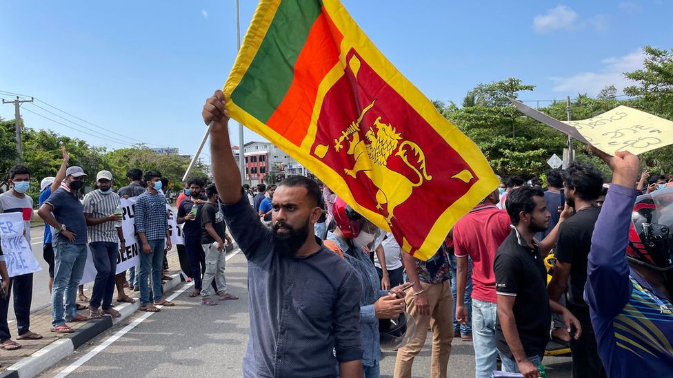 श्रीलंकामा तेल सकियो, अत्यावश्यकबाहेक सबै क्षेत्रलाई वितरणमा रोक