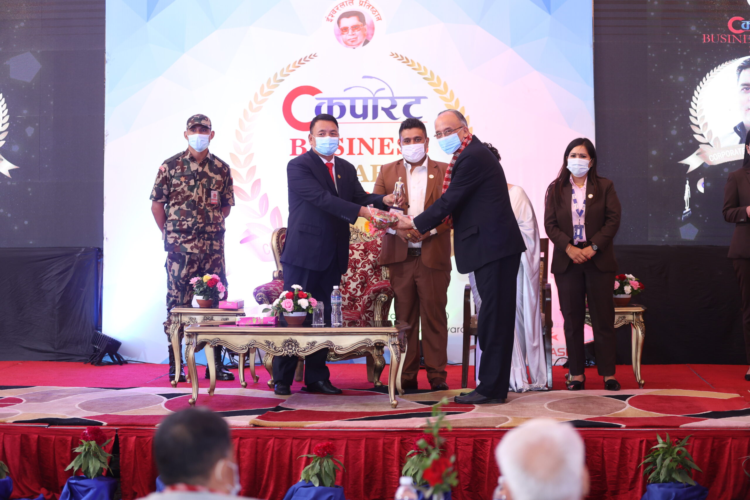 लुम्बिनी जनरलका सीईओ प्रधान ‘कर्पोरेट बिजनेस एक्सेलेन्सी अवार्ड’बाट सम्मानित
