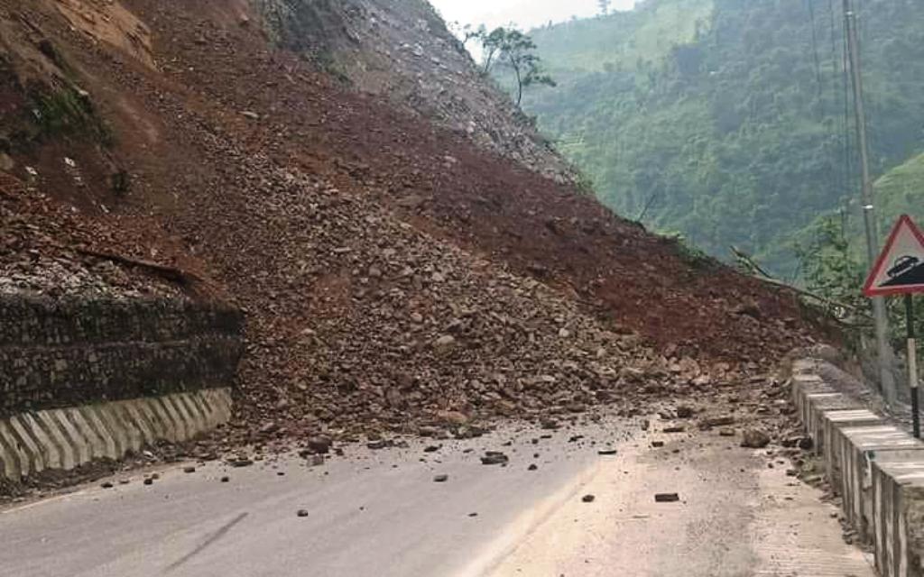 वर्षाले लमजुङका अधिकांश ग्रामीण सडक अवरुद्ध