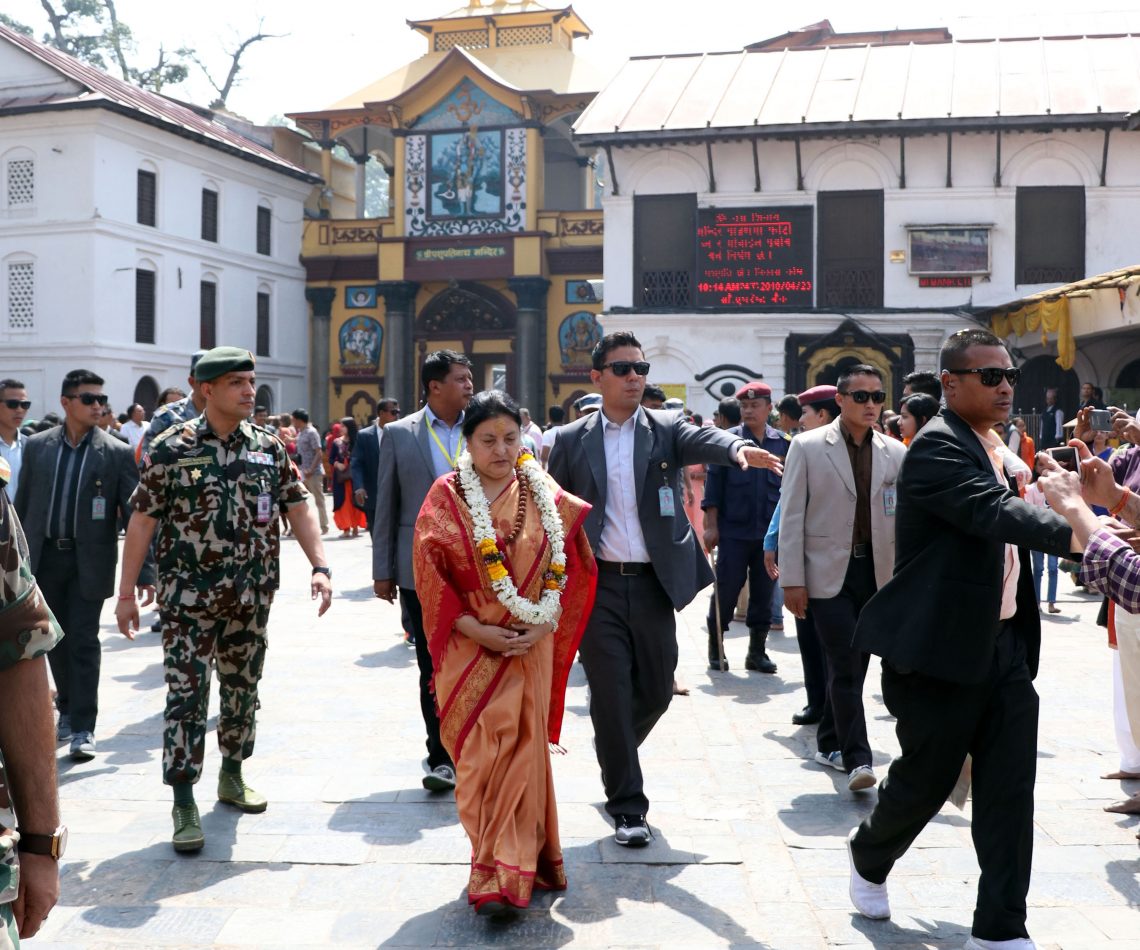 राष्ट्रपति भण्डारीद्वारा पशुपतिनाथ मन्दिरमा दर्शन