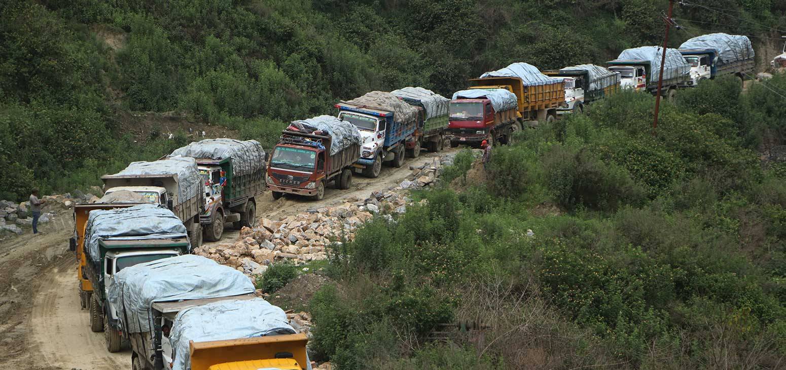 फोहोर बोकेका १८६ गाडी पुगे बञ्चरेडाँडा