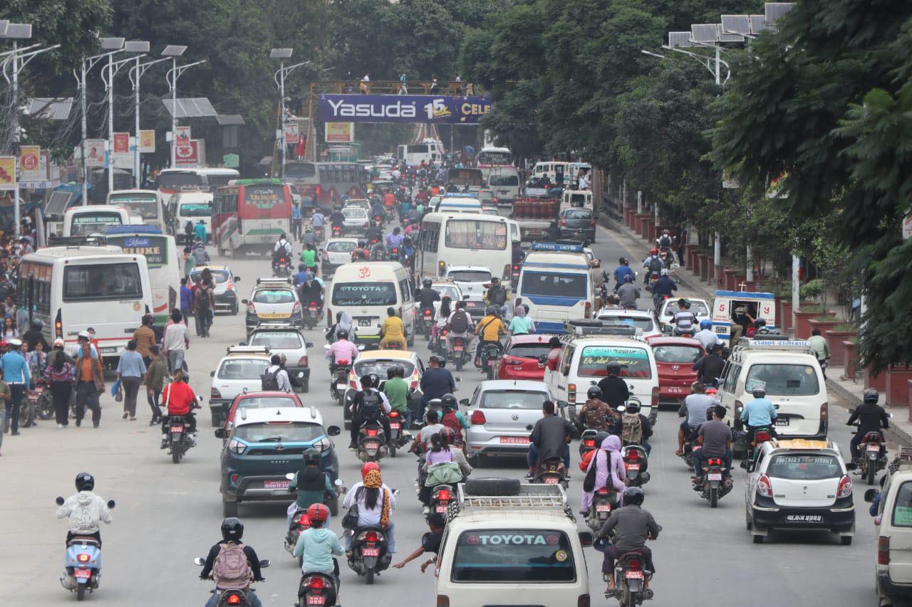 चिनियाँ जनकंग्रेसका अध्यक्ष ली चान्सुकाे भ्रमणले काठमाडाैंकाे ट्राफिक व्यवस्थापन अस्तव्यस्त (फाेटाे फिचर)