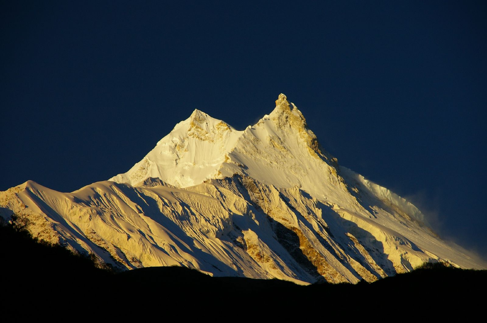 मनास्लु हिमपहिरोमा घाइते भएका सबैको उद्धार, मृतक राईको शव उठाउन समस्या