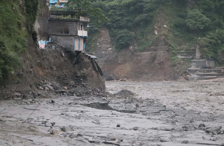 बाढी, पहिरोमा बेपत्ता १० जनाको अवस्था अज्ञात, खोजीकार्य जारी