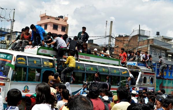 साेमबार एकै दिन १ लाख २० हजारले छाडे उपत्यका