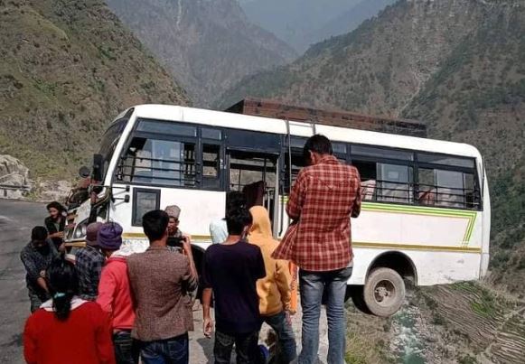 भगवान् भरोसामा कर्णाली राजमार्गको यात्रा