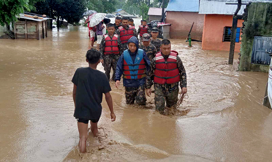 बाढी प्रभावितको उद्धारमा नेपाली सेना